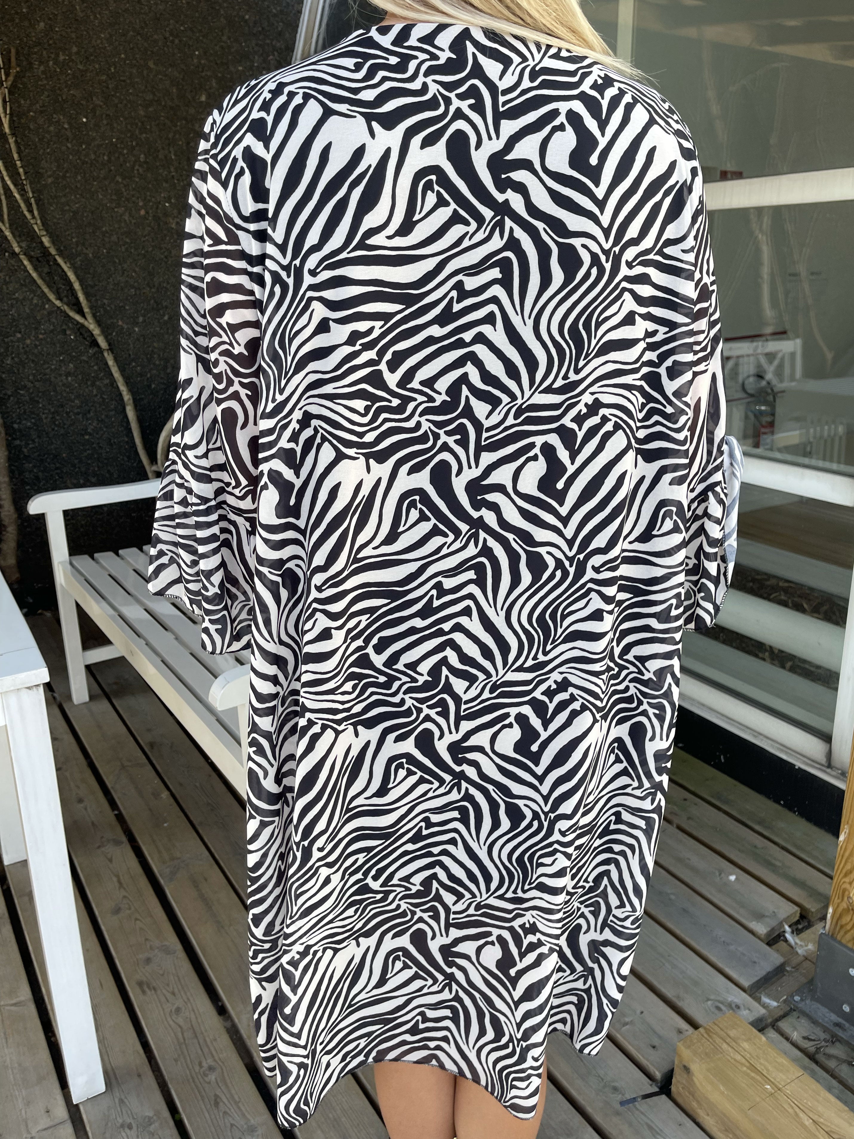 Olive - Kjole med zebra mønster